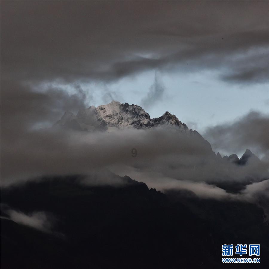 电影《花千骨》首映礼陈都灵造型图，这身鹅黄色裙子好美